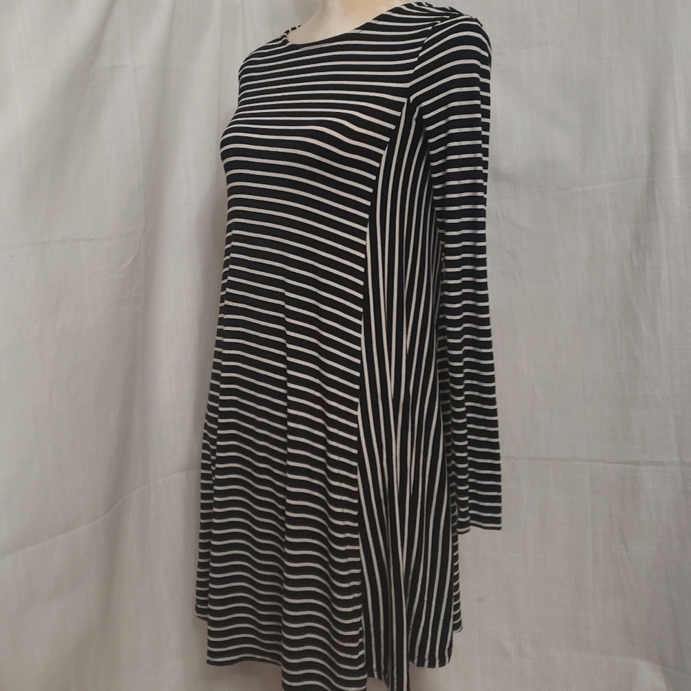 Old Navy Black White Striped Long Sleeve Swing A-line Dress Size XS Preloved
